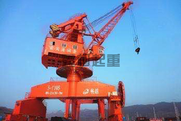 起重機(jī)常見違規(guī)操作介紹